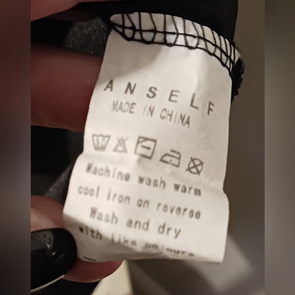 Anself Long Sleeve Cold Shoulder Fit to Flare V-Neck Black Dress - Picture 11 of 11